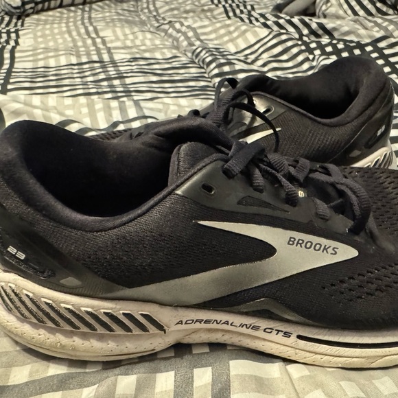 Brooks Other - Brooks Men's Black and Gray Athletic Shoes, great condition!